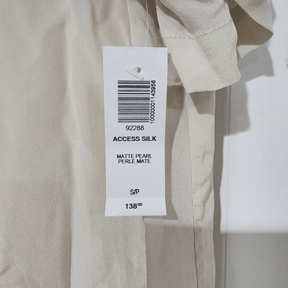 Aritzia Babaton Academy Silk Shortsleeve Blouse matte pearl off white - Picture 6 of 6